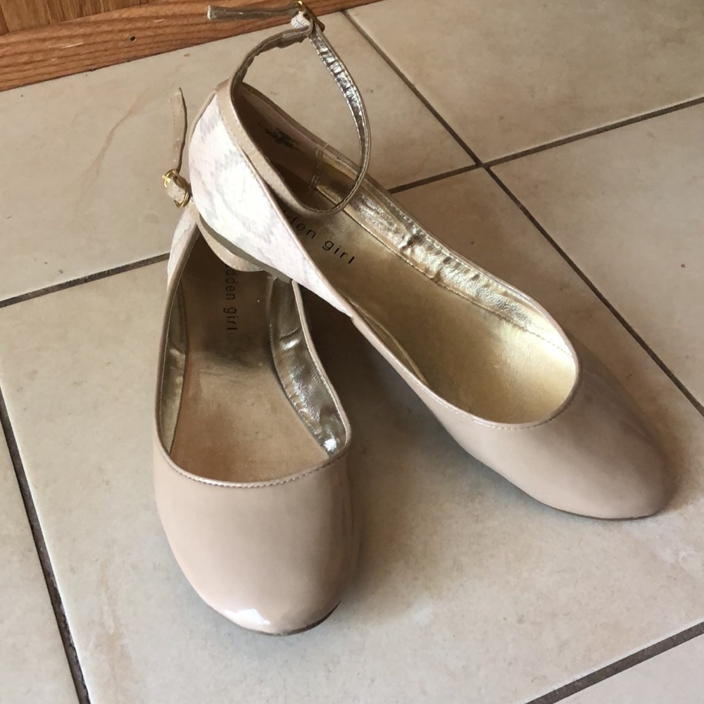 NWOT Madden tan flats - Picture 8 of 9